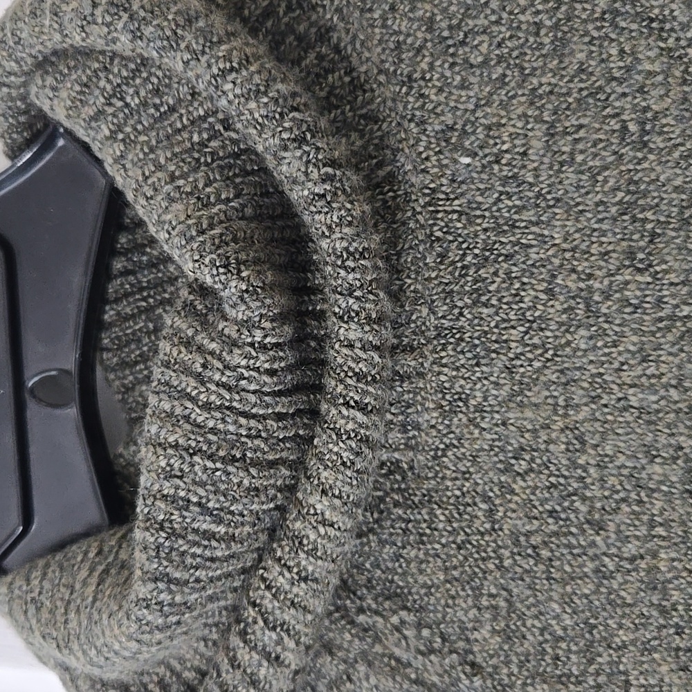 Sweater - Picture 2 of 8